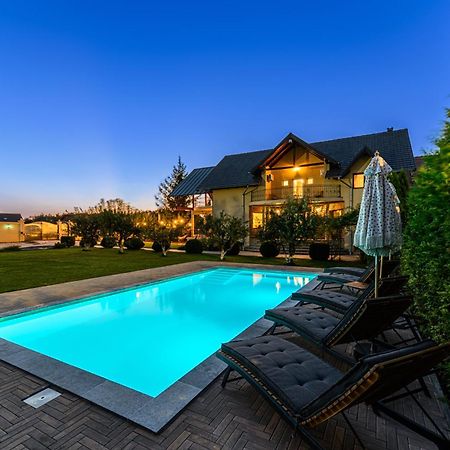 Orchard Villa Brasov Luaran gambar