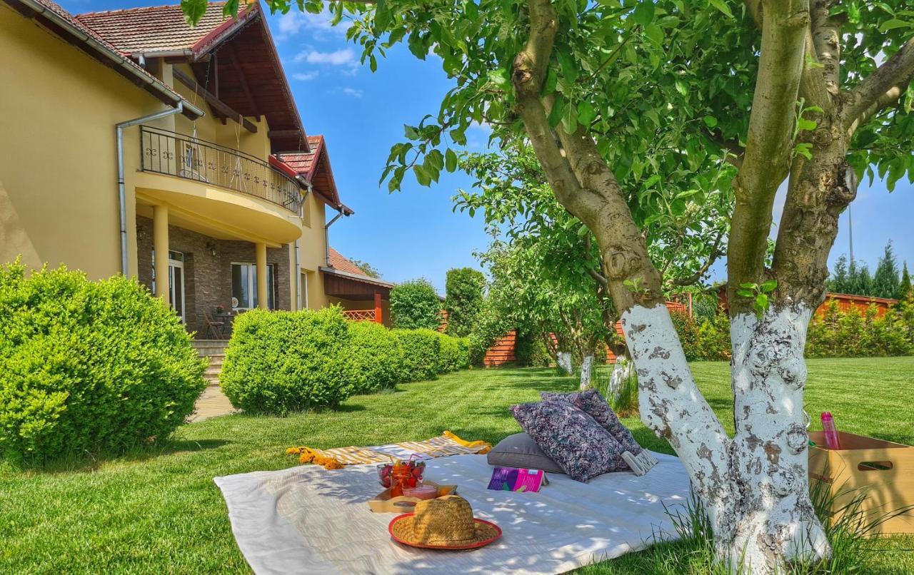 Orchard Villa Brasov Luaran gambar