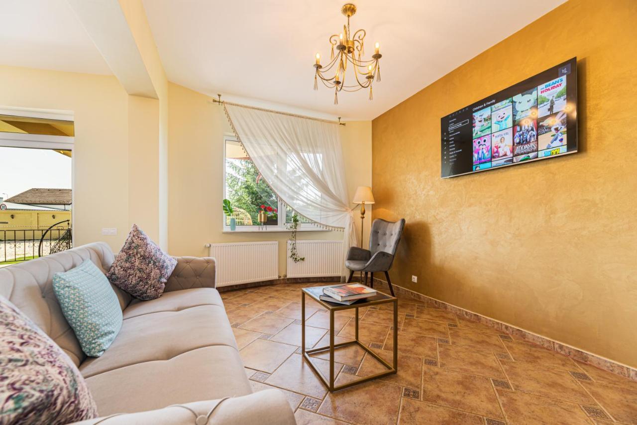Orchard Villa Brasov Luaran gambar