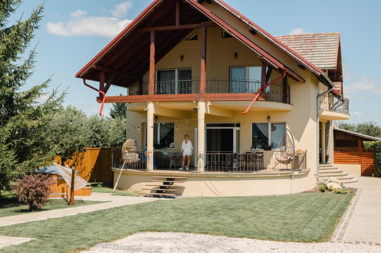 Orchard Villa Brasov Luaran gambar