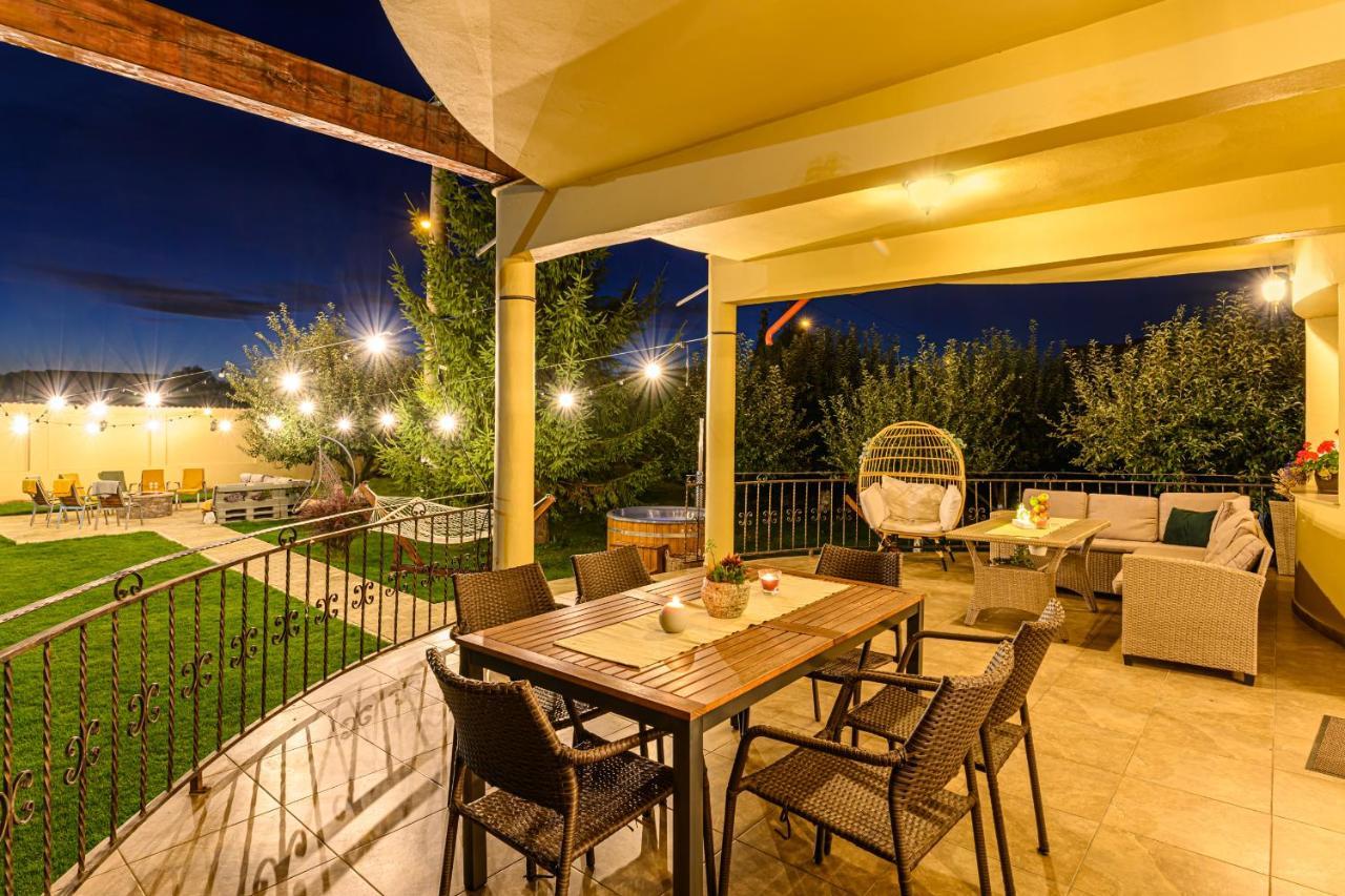 Orchard Villa Brasov Luaran gambar