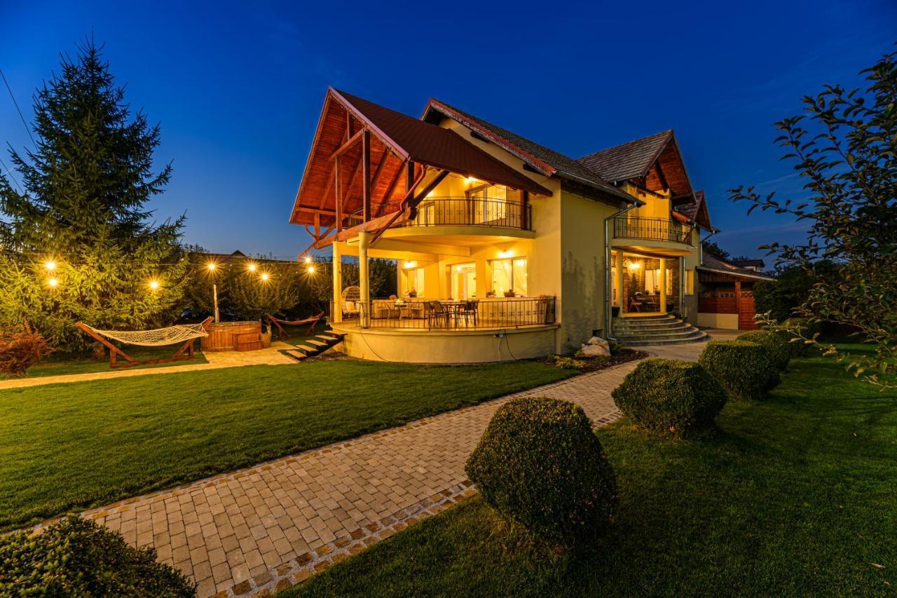 Orchard Villa Brasov Luaran gambar