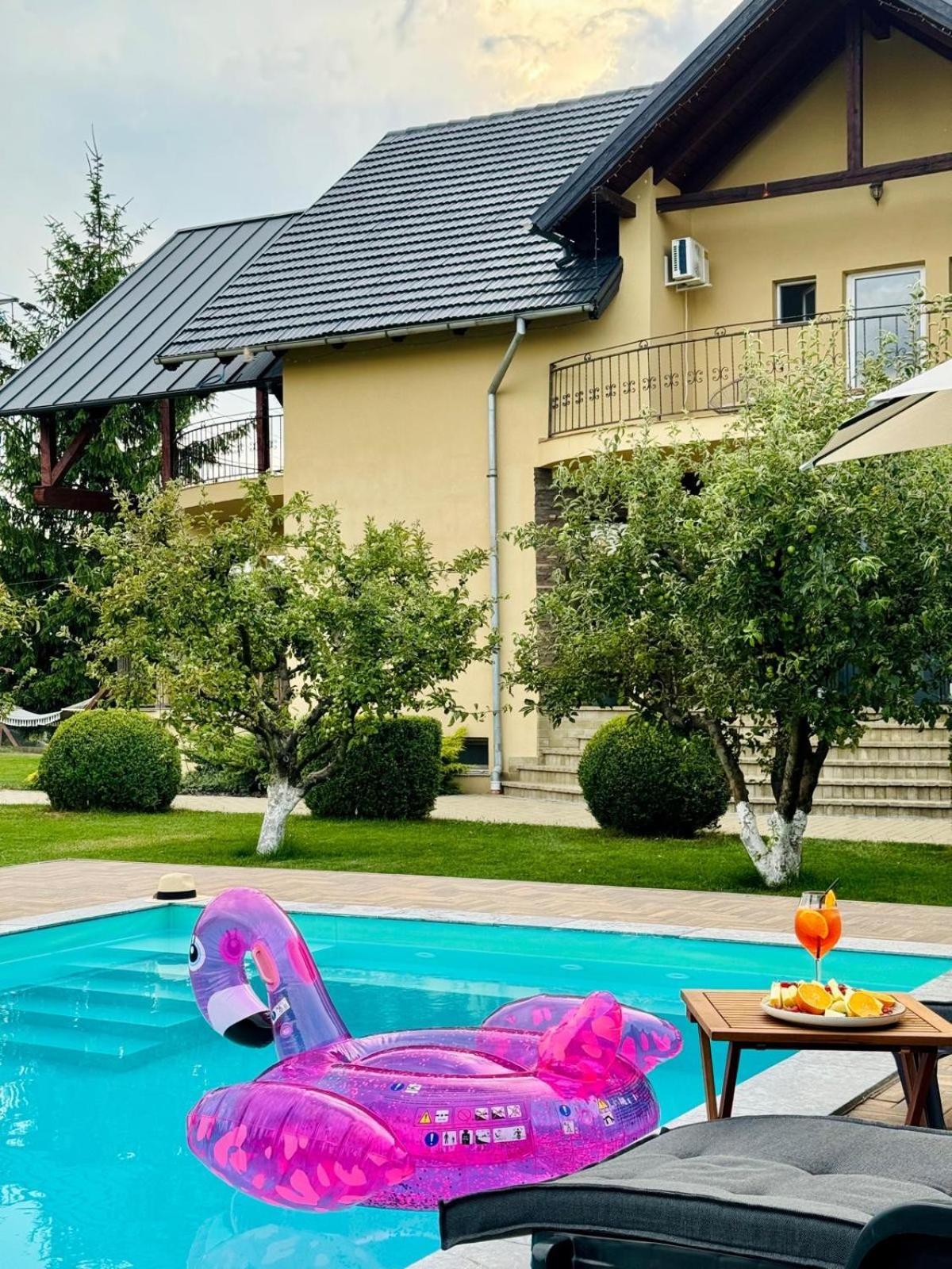 Orchard Villa Brasov Luaran gambar