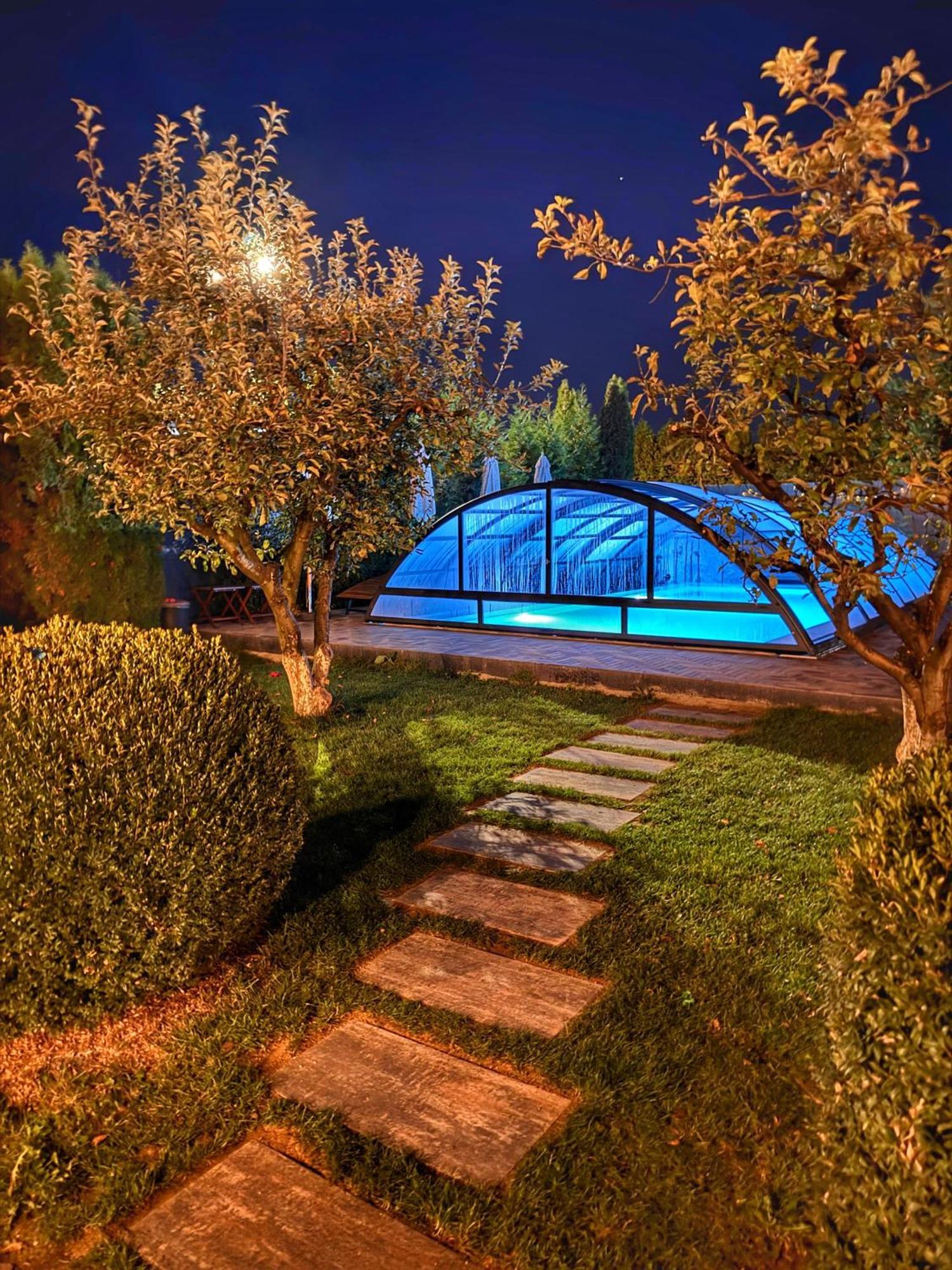 Orchard Villa Brasov Luaran gambar